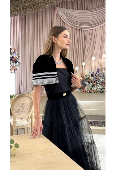 فستان نسائي بأطلالة فاخرة