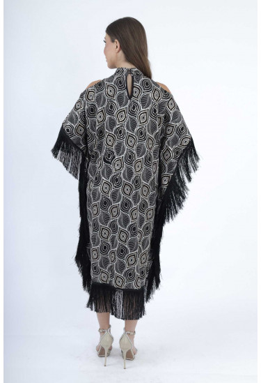 جلابية سهرة أنيقة مزينة بهدب كثيف والنقوش الراقية