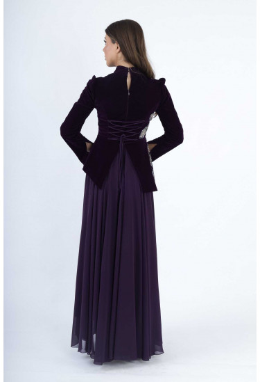 فستان مخملي بتصميم راقي