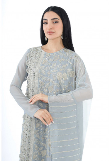 جلابية نسائية بتطريز رقيق