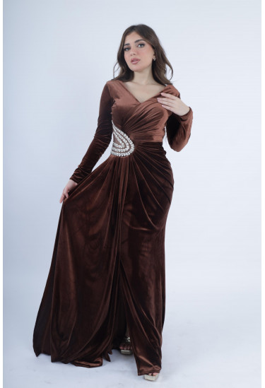 فستان مخملي مطرز