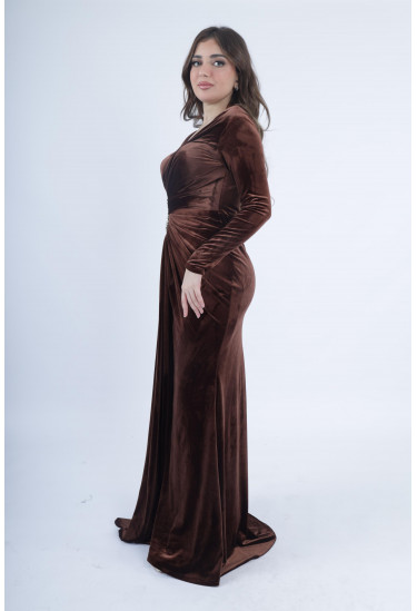 فستان مخملي مطرز