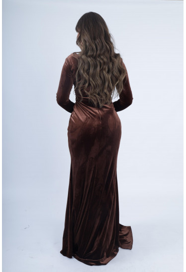 فستان مخملي مطرز