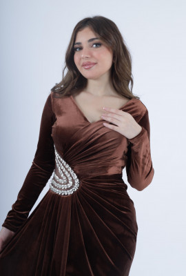 فستان مخملي مطرز فستان مخملي مطرز