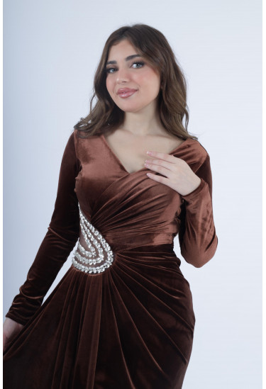 فستان مخملي مطرز