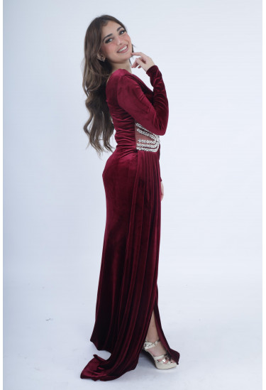 فستان مخملي مطرز