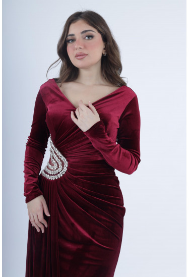 فستان مخملي مطرز