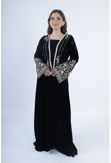 جلابية مخملية فاخرة بتطريز فضي راقٍ جلابية مخملية فاخرة بتطريز فضي راقٍ