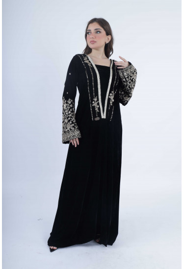 جلابية مخملية فاخرة بتطريز فضي راقٍ جلابية مخملية فاخرة بتطريز فضي راقٍ