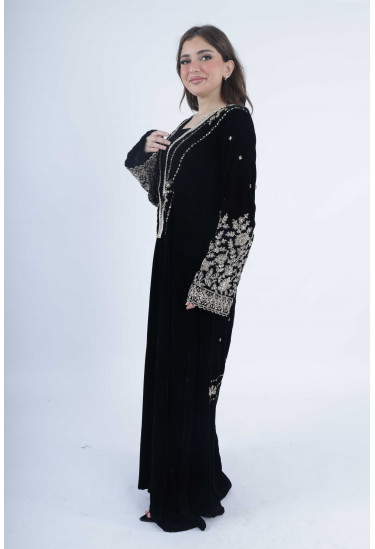 جلابية مخملية فاخرة بتطريز فضي راقٍ جلابية مخملية فاخرة بتطريز فضي راقٍ