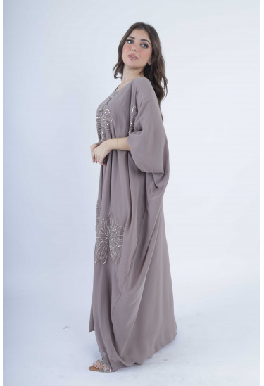 جلابية نسائية مطرزة بالخرز نمط زهرة 
