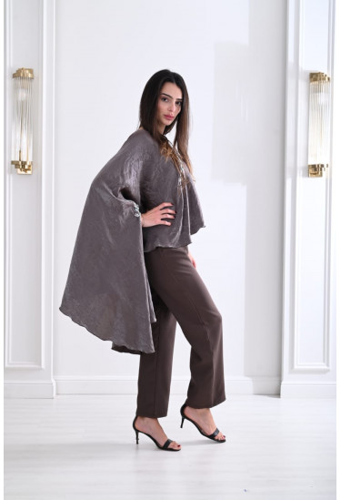 طقم أنيق بكيب مطرز راقي