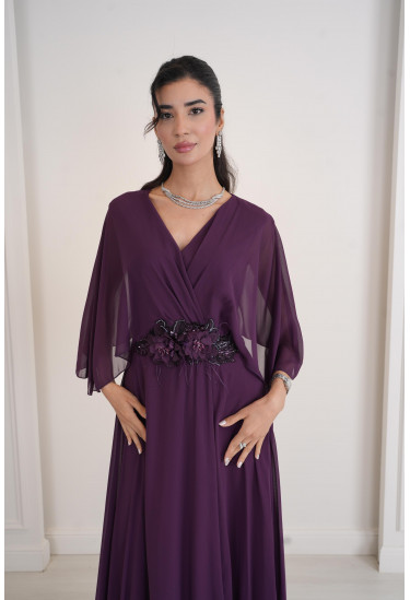 فستان سهرة أنيق بتصميم فاخر وتطريز راقٍ على الخصر