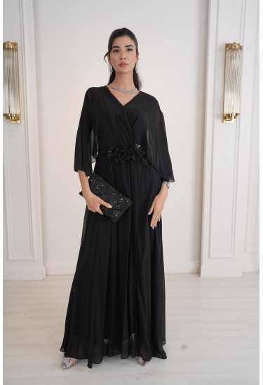 فستان سهرة أنيق بتصميم فاخر وتطريز راقٍ على الخصر