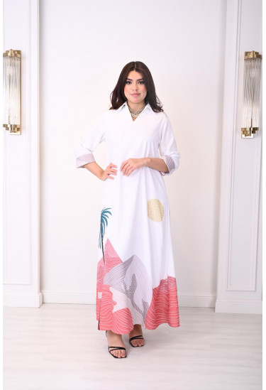 جلابية واسعة بطبعات فنية وأكمام أنيقة