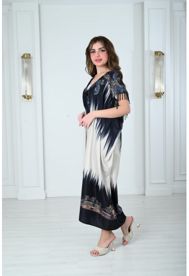 فستان نسائي بنقشات شرقية ولمسات كريستالية