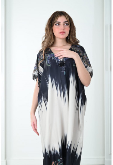 فستان نسائي بنقشات شرقية ولمسات كريستالية