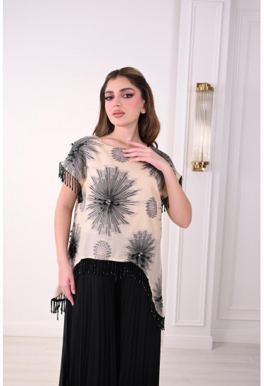 فستان نسائي بتصميم حديث مع تطريز راقي