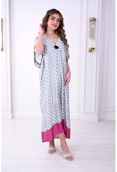 جلابية حرير أنيقة بنقوش دائرية ولمسات ستان