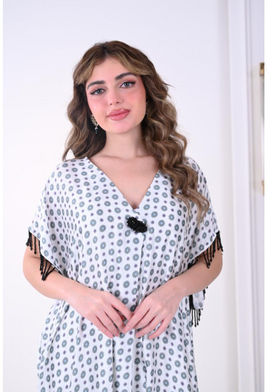 جلابية حرير أنيقة بنقوش دائرية ولمسات ستان