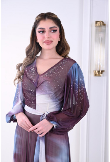 فستان سهرة انسيابي بتصميم عصري ولمسات براقة فستان سهرة انسيابي بتصميم عصري ولمسات براقة