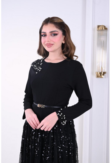 فستان كلاسيكي بلمسه عصريه مميزه فستان كلاسيكي بلمسه عصريه مميزه