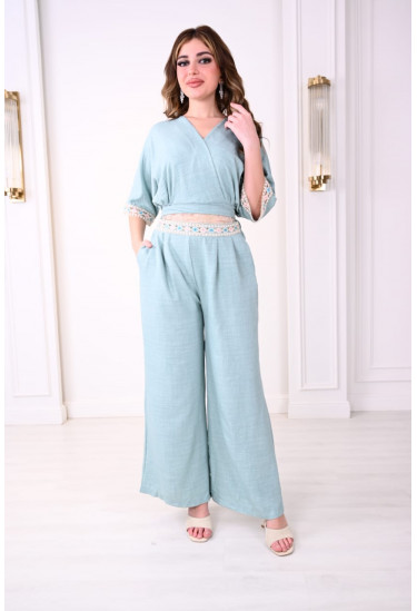 جمبسوت نسائي بأكمام واسعة وتطريز ملون جمبسوت نسائي بأكمام واسعة وتطريز ملون