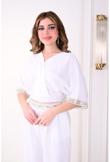 جمبسوت نسائي بأكمام واسعة وتطريز ملون جمبسوت نسائي بأكمام واسعة وتطريز ملون