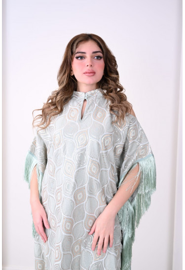 جلابية سهرة أنيقة مزينة بهدب كثيف والنقوش الراقية