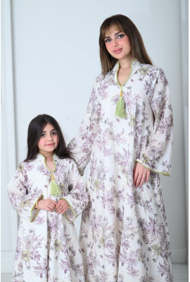 جلابية نسائية مع نقوش من الأزهار