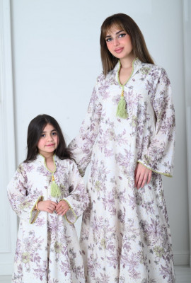 جلابية نسائية مع نقوش من الأزهار