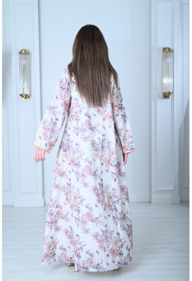 جلابية نسائية مع نقوش من الأزهار