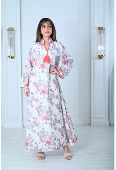 جلابية نسائية مع نقوش من الأزهار