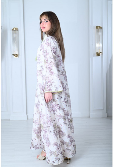 جلابية نسائية مع نقوش من الأزهار