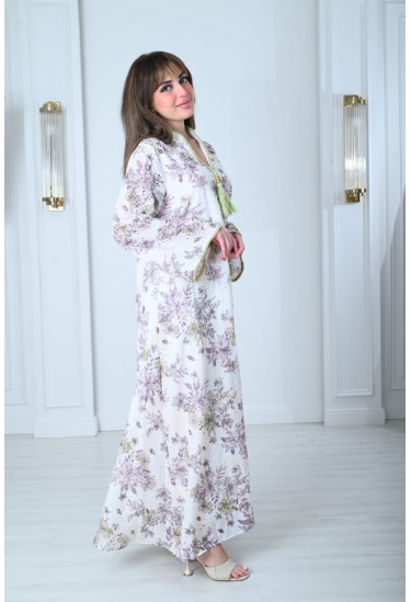 جلابية نسائية مع نقوش من الأزهار