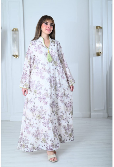 جلابية نسائية مع نقوش من الأزهار