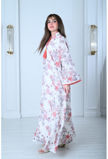 جلابية نسائية مع نقوش من الأزهار