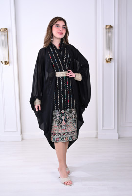 جلابية بتطريز شرقي وشيفون شفاف للأكمام