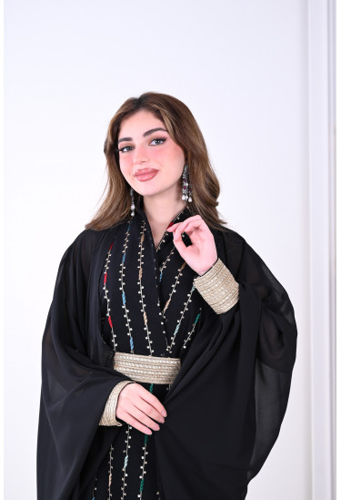 جلابية بتطريز شرقي وشيفون شفاف للأكمام