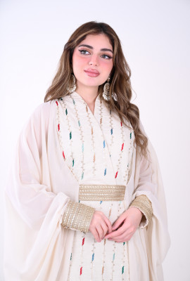 جلابية بتطريز شرقي وشيفون شفاف للأكمام جلابية بتطريز شرقي وشيفون شفاف للأكمام