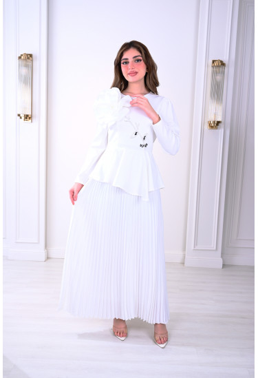 فستان بليسيه أنيق مع وردة بارزة للمناسبات فستان بليسيه أنيق مع وردة بارزة للمناسبات