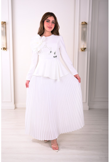 فستان بليسيه أنيق مع وردة بارزة للمناسبات فستان بليسيه أنيق مع وردة بارزة للمناسبات