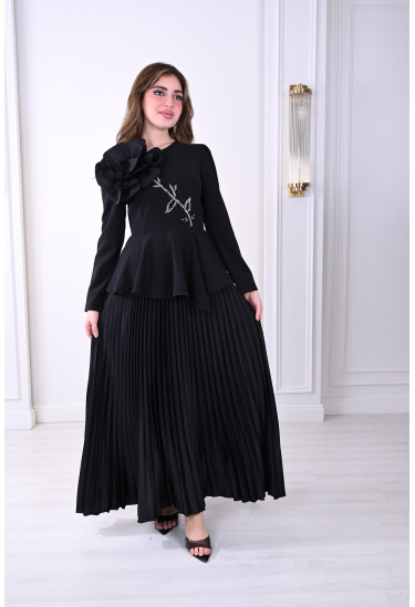 فستان بليسيه أنيق مع وردة بارزة للمناسبات فستان بليسيه أنيق مع وردة بارزة للمناسبات