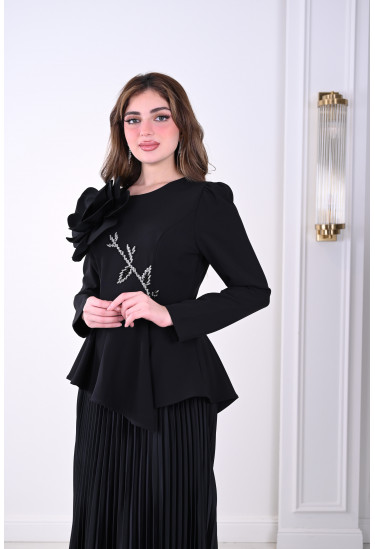 فستان بليسيه أنيق مع وردة بارزة للمناسبات فستان بليسيه أنيق مع وردة بارزة للمناسبات