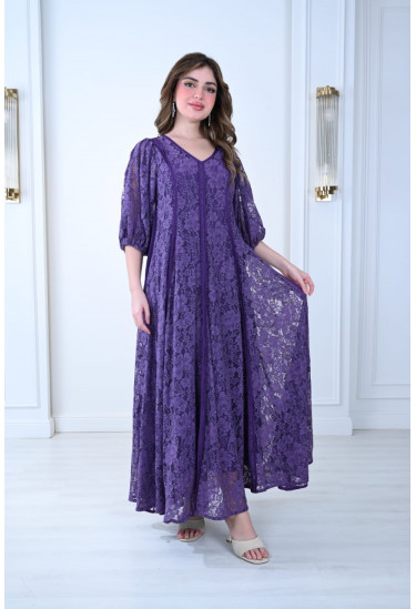 فستان دانتيل أنيق بأكمام واسعة وتصميم واسع 