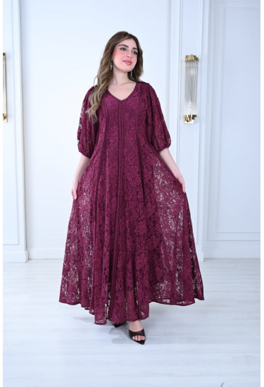 فستان دانتيل أنيق بأكمام واسعة وتصميم واسع 