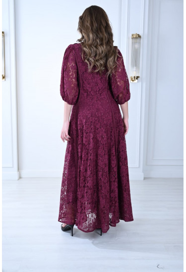 فستان دانتيل أنيق بأكمام واسعة وتصميم واسع 