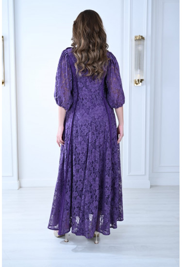 فستان دانتيل أنيق بأكمام واسعة وتصميم واسع 