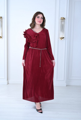 فستان مخمل بأكمام طويلة 