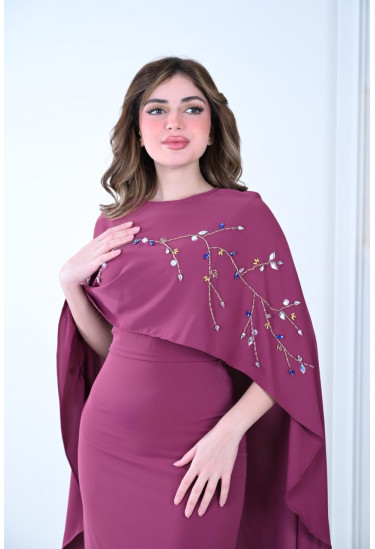 فستان كاب أنيق بتطريز فاخر وتصميم راقٍ فستان كاب أنيق بتطريز فاخر وتصميم راقٍ